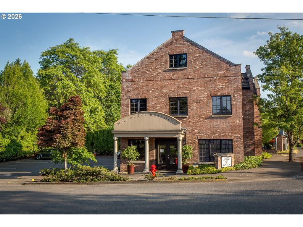 15540 Boones Ferry Rd, Lake Oswego