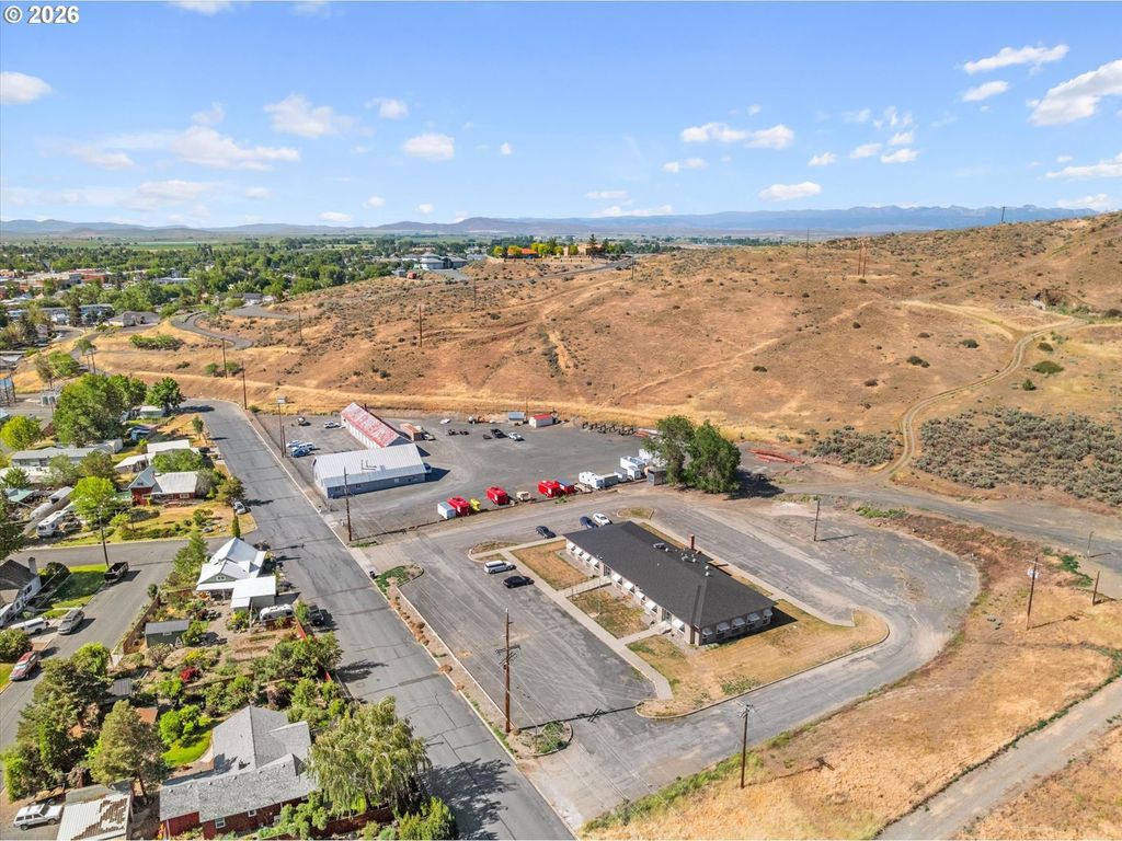 1050 S Bridge St, Baker City