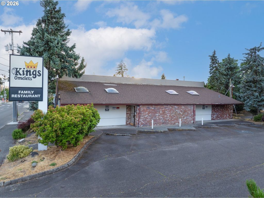 10711 Ne Halsey St, Portland