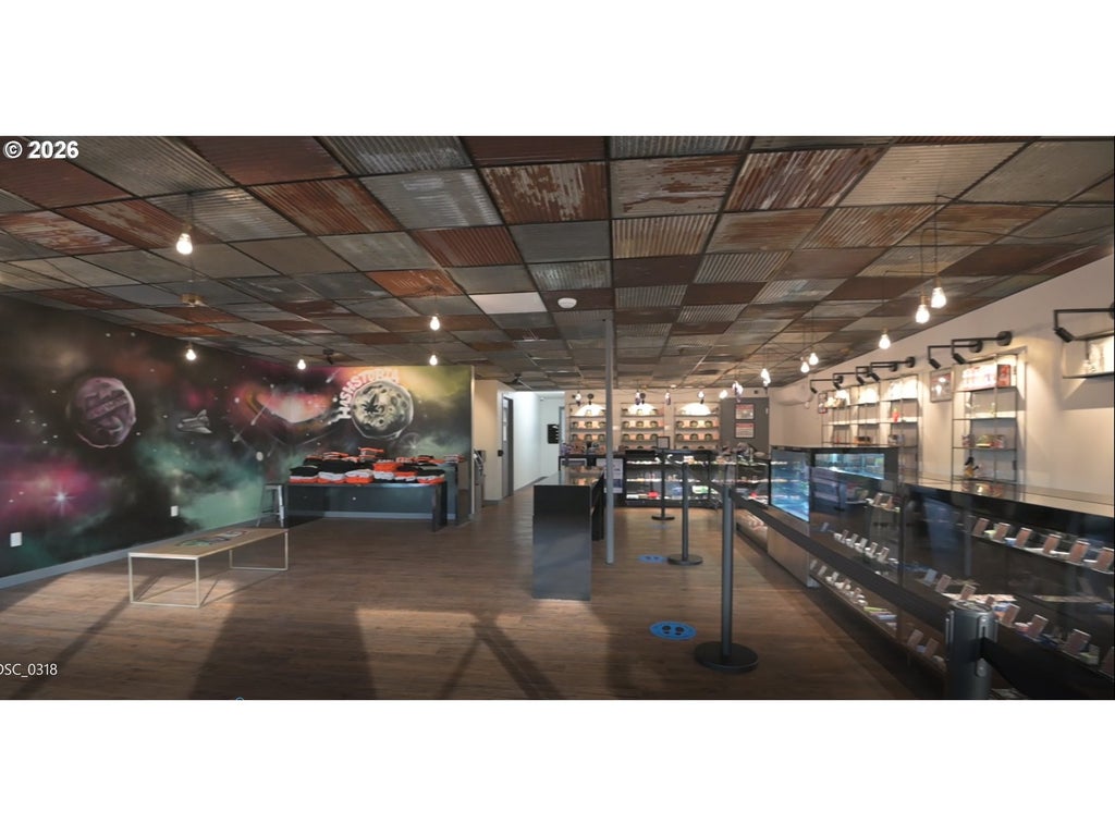 Main St, Springfield