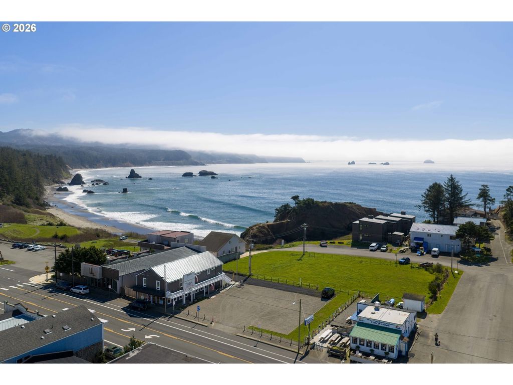 267 6th St, Port Orford