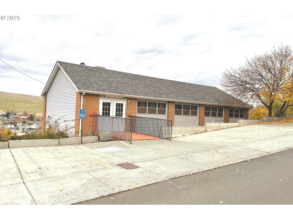 335 N Gilmore St, Heppner