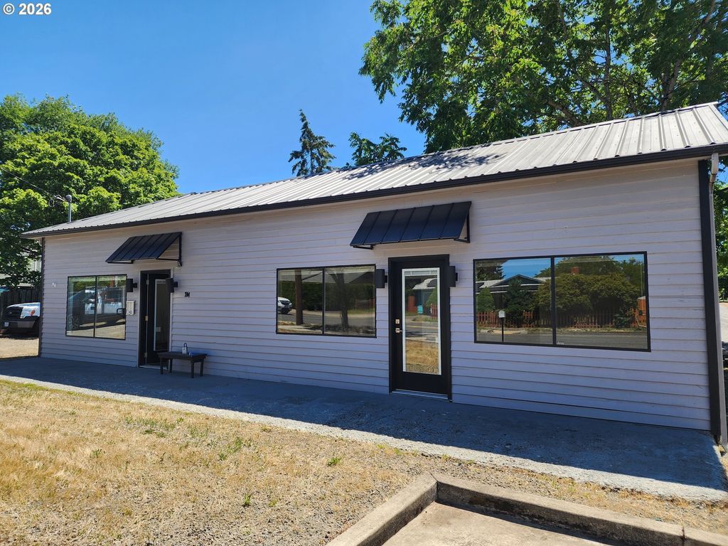 704 E Main St, Molalla