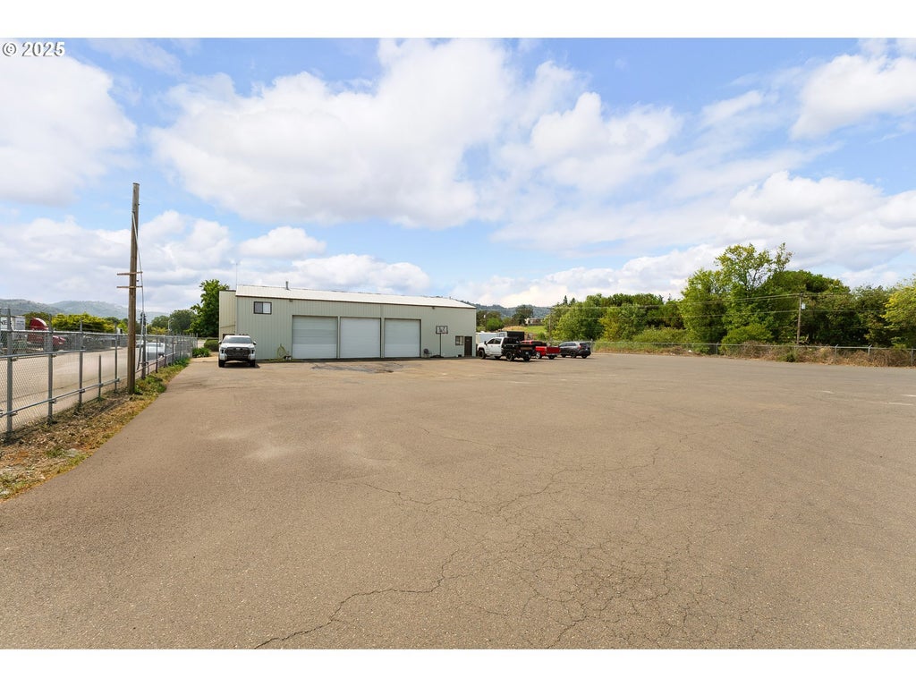 860 Nw Highland St, Roseburg