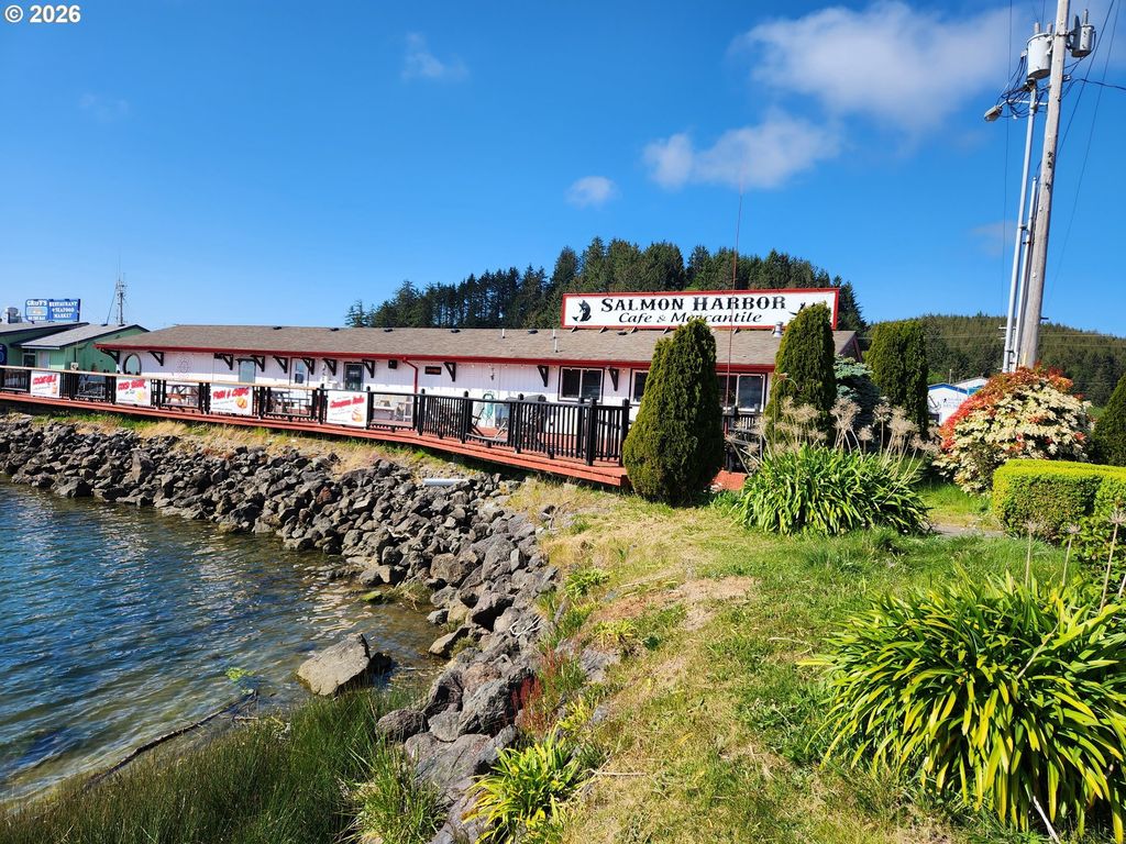 110 Bay Front Loop, Winchester Bay