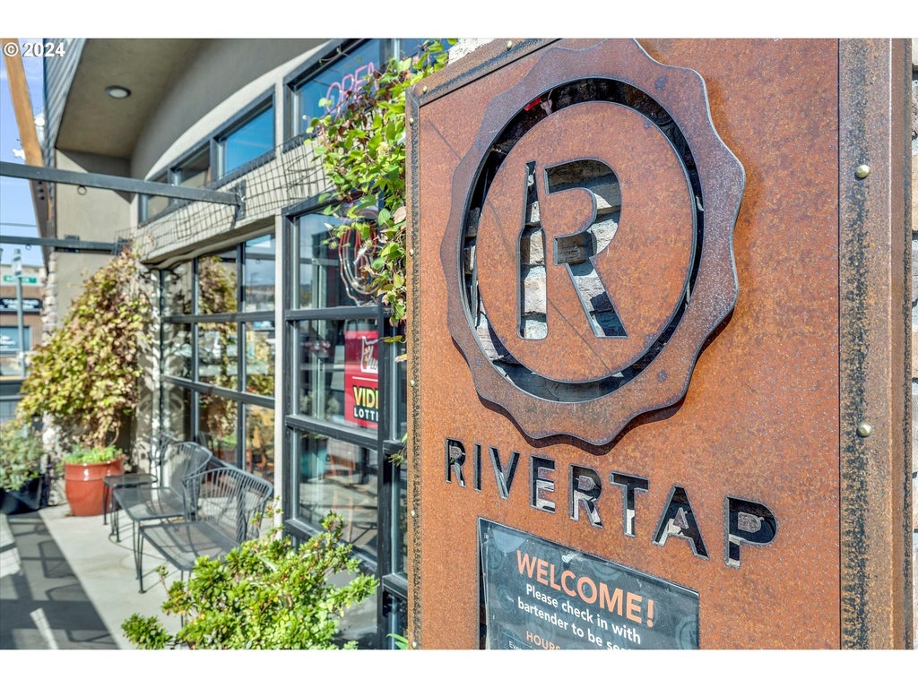 701 E 2nd, The Dalles