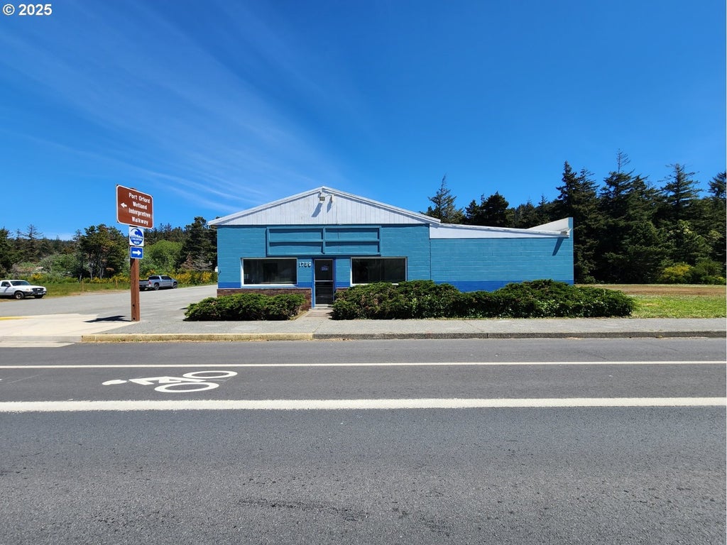 1738 Oregon St, Port Orford