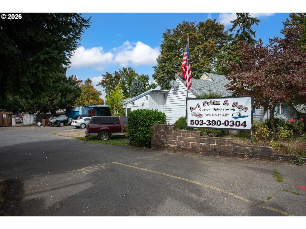 3297 River Rd, Salem