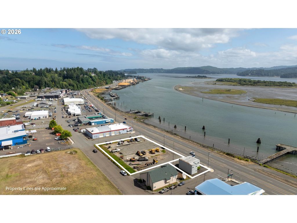 1685 N Bayshore Dr, Coos Bay