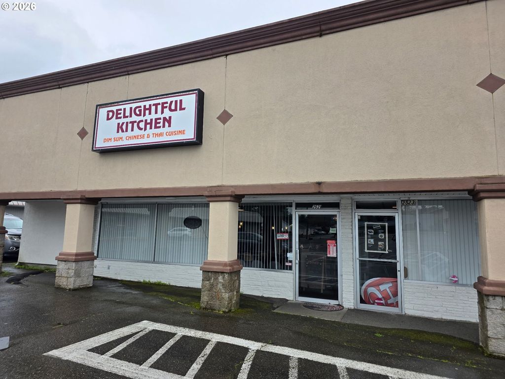 2521 W Harvard Ave, Roseburg