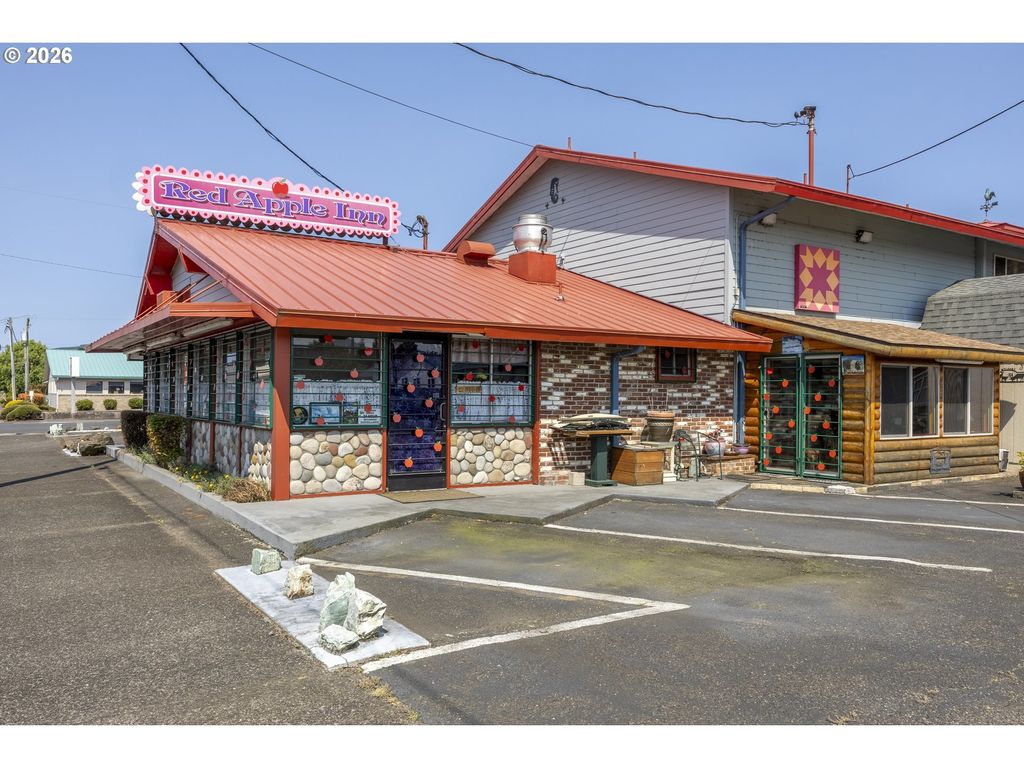 815 Main Ave, Tillamook