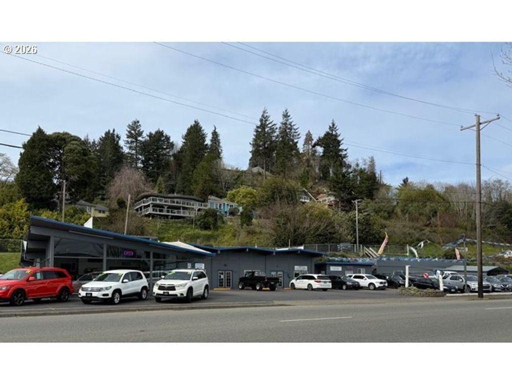 777 N Bayshore Dr, Coos Bay