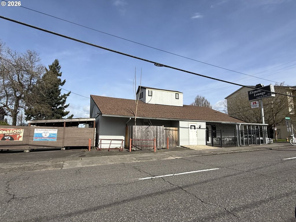 5827 E Burnside St, Portland