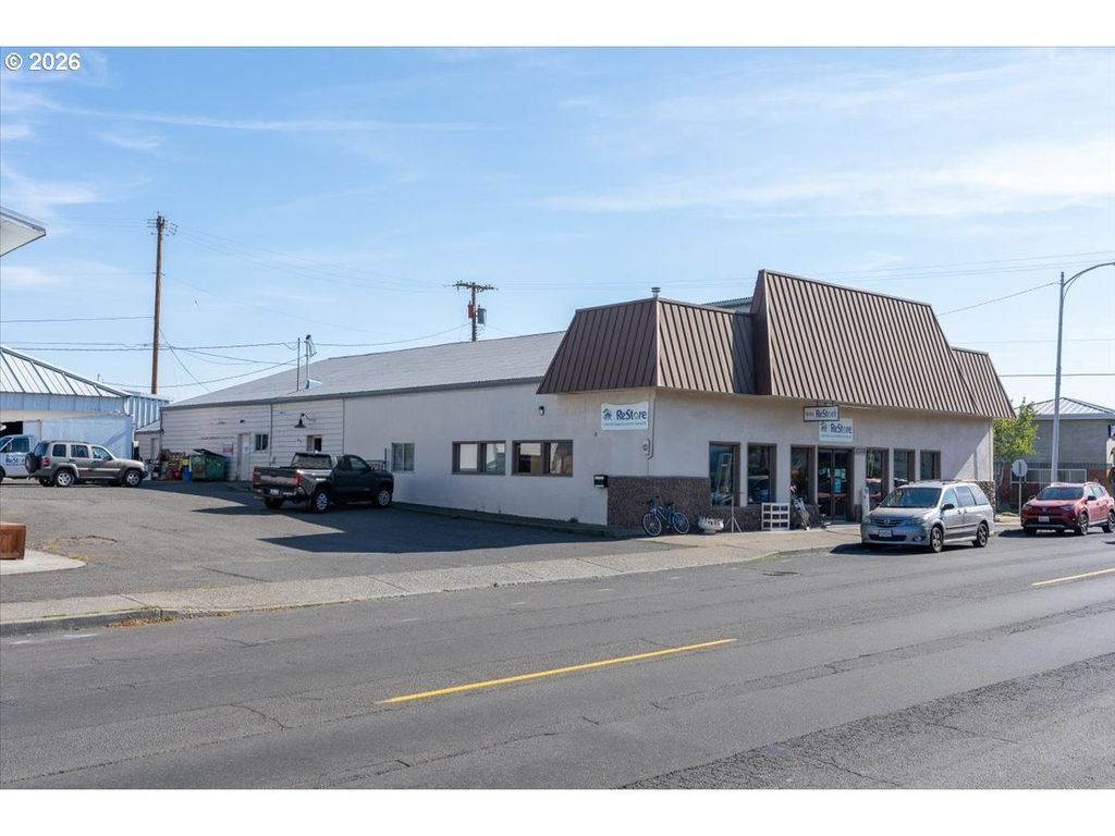 1001 W 6th St, The Dalles