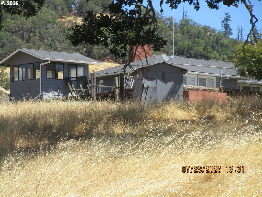 8017 Old Highway 99, Roseburg