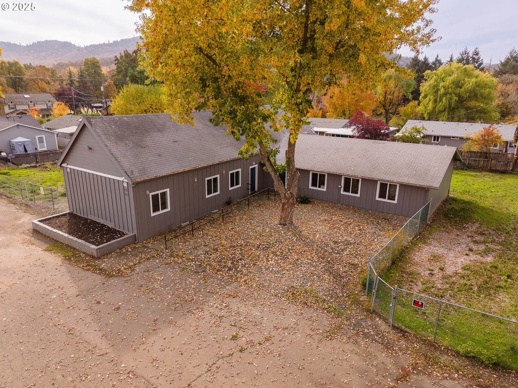 132 Ne Rifle Range St, Roseburg