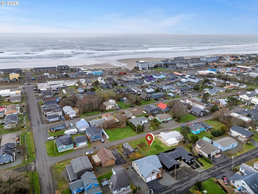 172 S Dolphin St, Rockaway Beach
