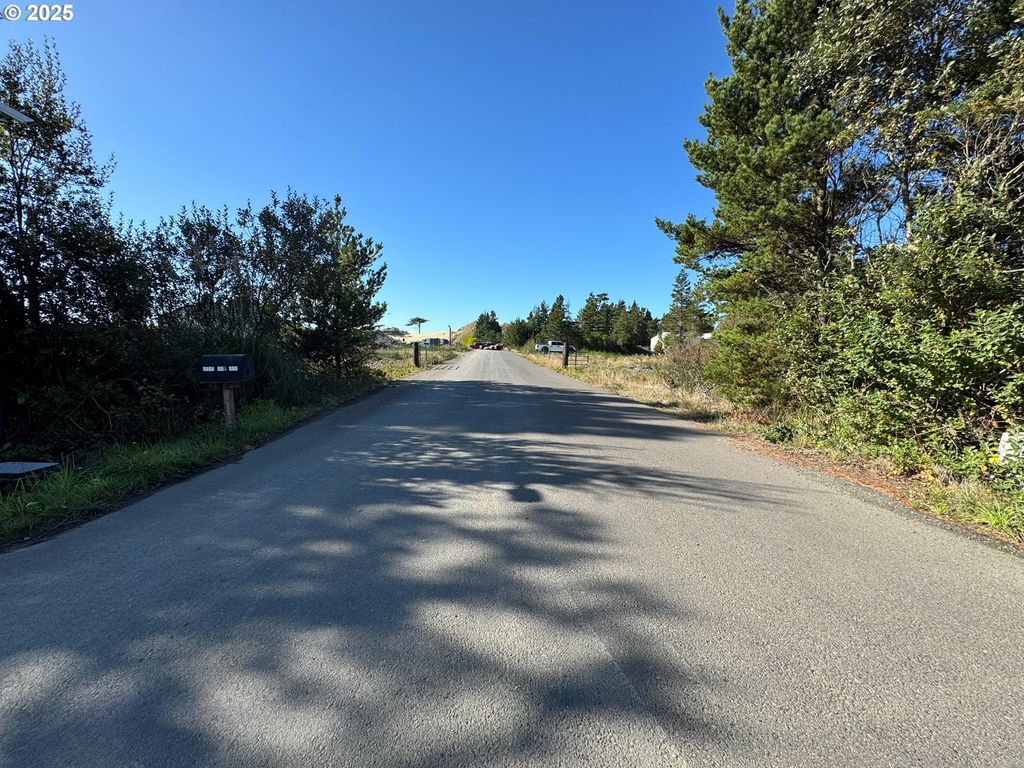 5301 Highway 101, Florence