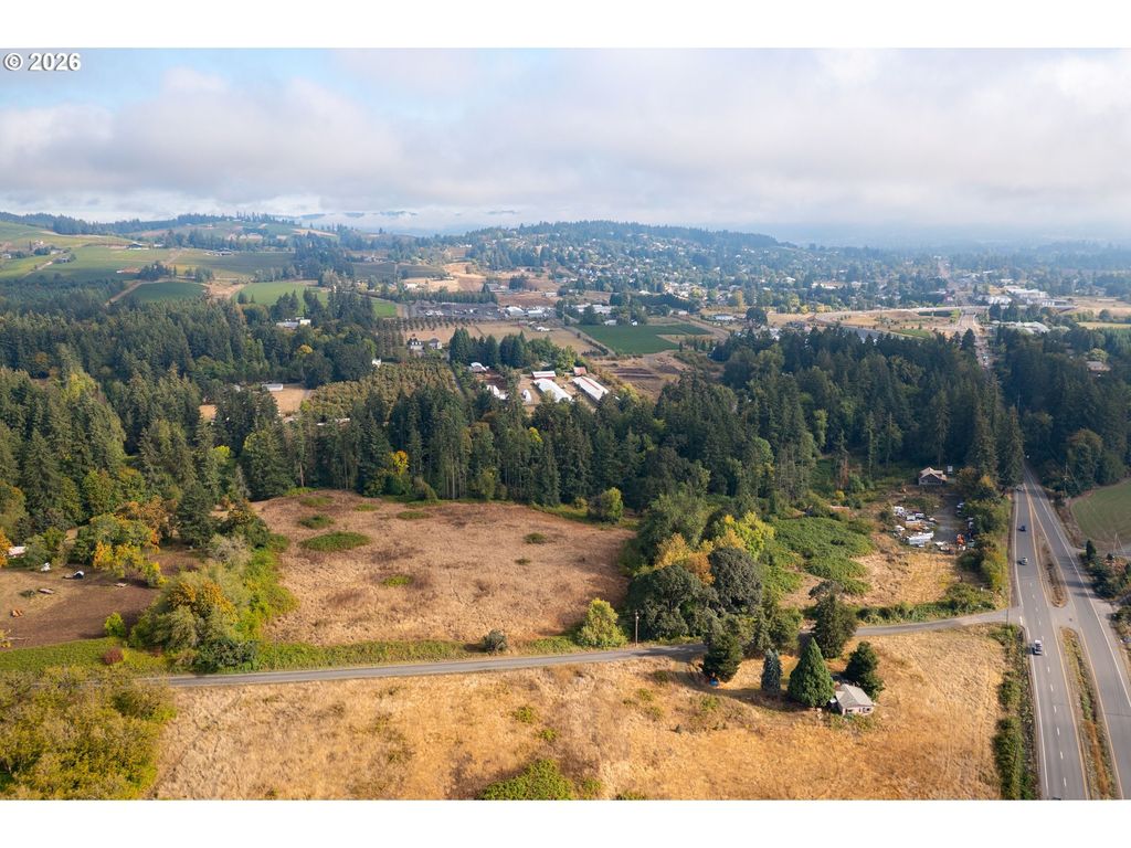 6641 N Highway 99w, Dundee