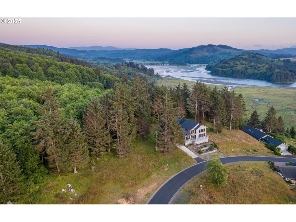 07200 Brooten Mountain Loop, Pacific City