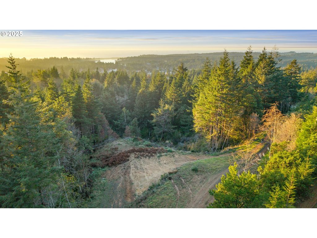 Dee Terrace, Port Orford