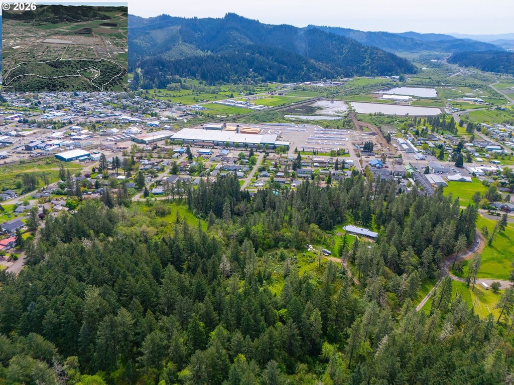 Maple Ave, Sutherlin