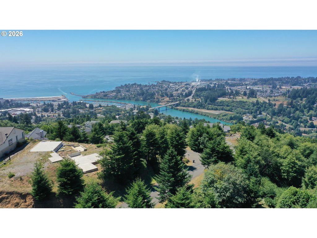 98013 Crown Terrace Rd, Brookings