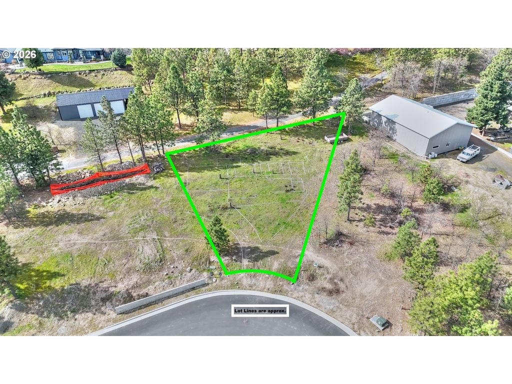 2442 W 15th St 39, The Dalles