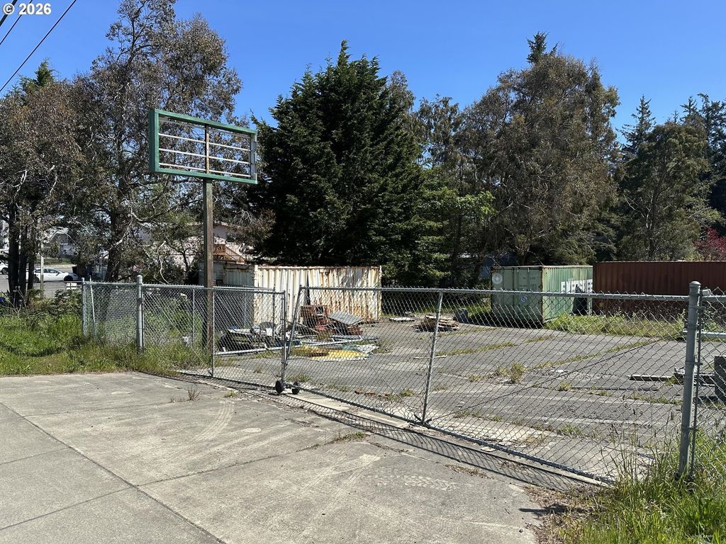 755 S Empire Blvd, Coos Bay
