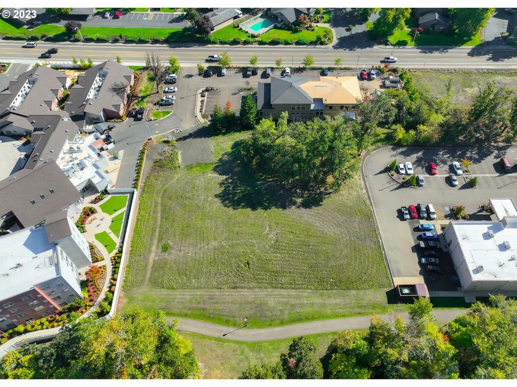 2460 Nw Edenbower Blvd, Roseburg