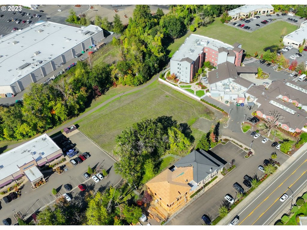 2460 Nw Edenbower Blvd #1, Roseburg