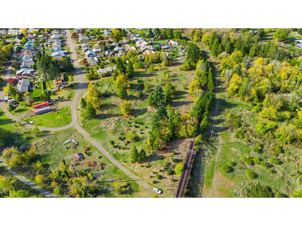 000 Jasper Dr, Oakridge