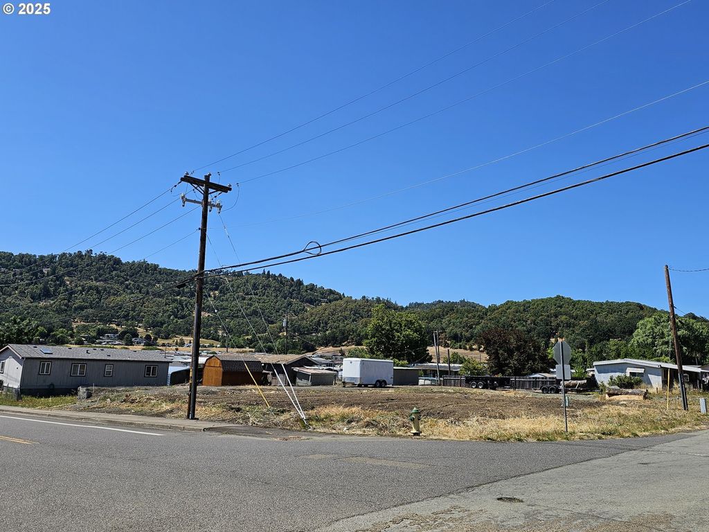 3598 Hooker Rd, Roseburg