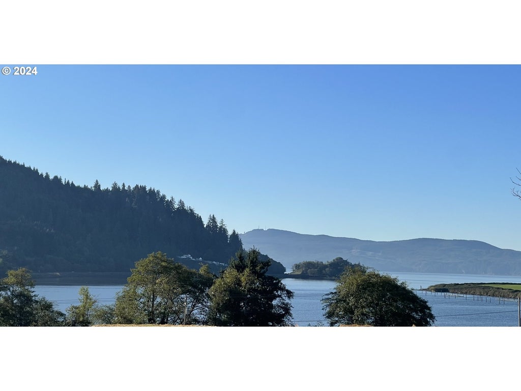 501 E Garibaldi Ave 6, Garibaldi