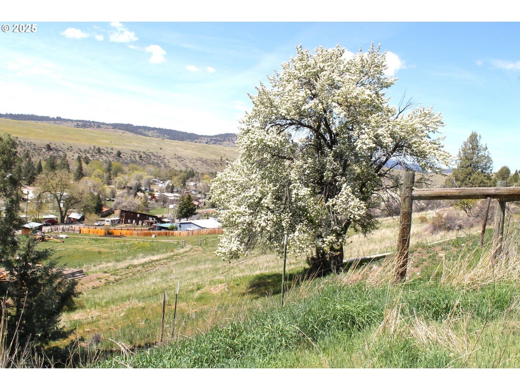 Washington St, Prairie City