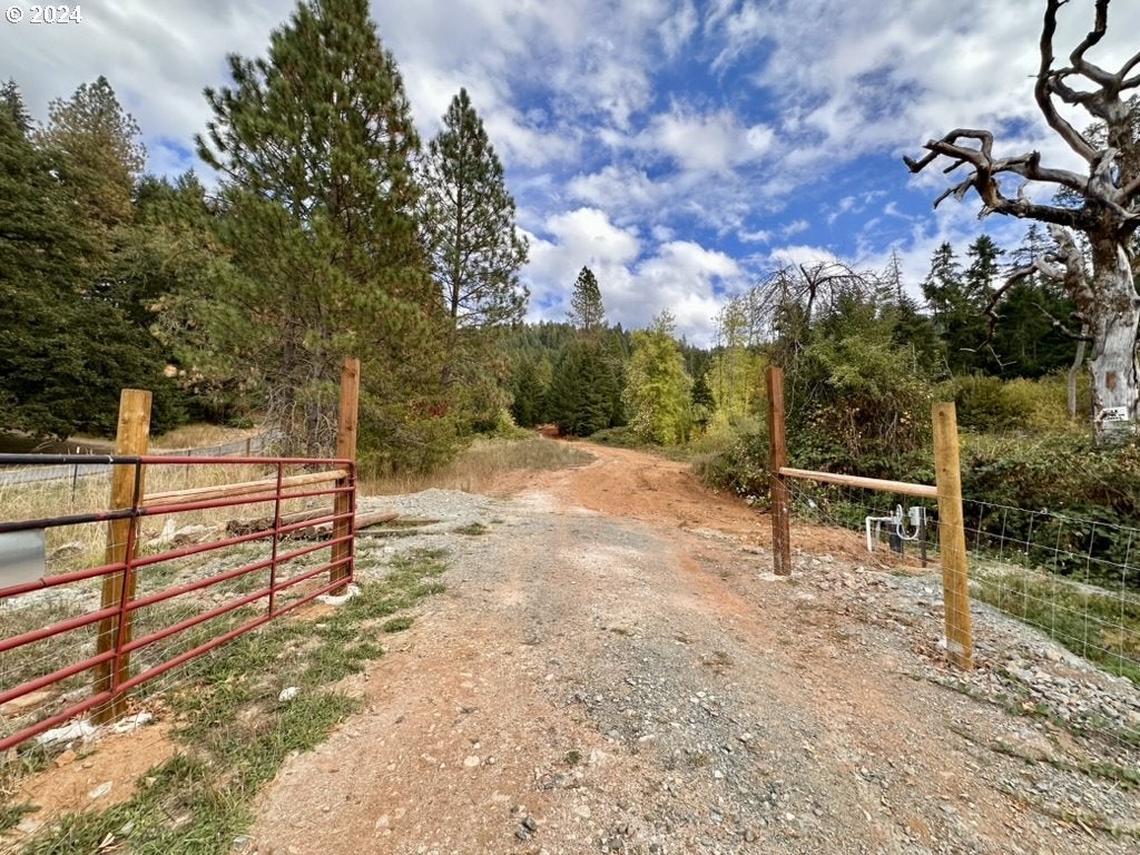 780 Tunnel Rd, Glendale