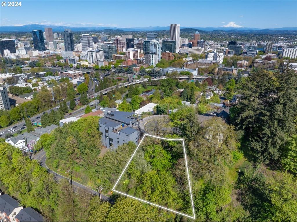 1557 Sw Upper Hall St, Portland