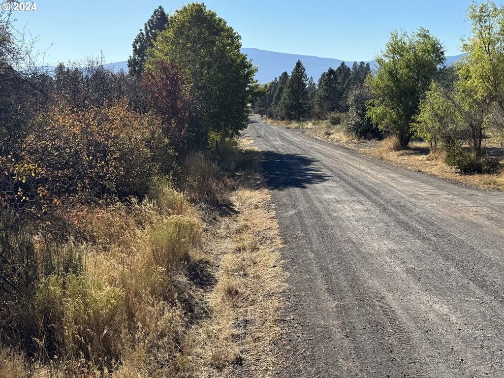 E Lake Ave, Chiloquin