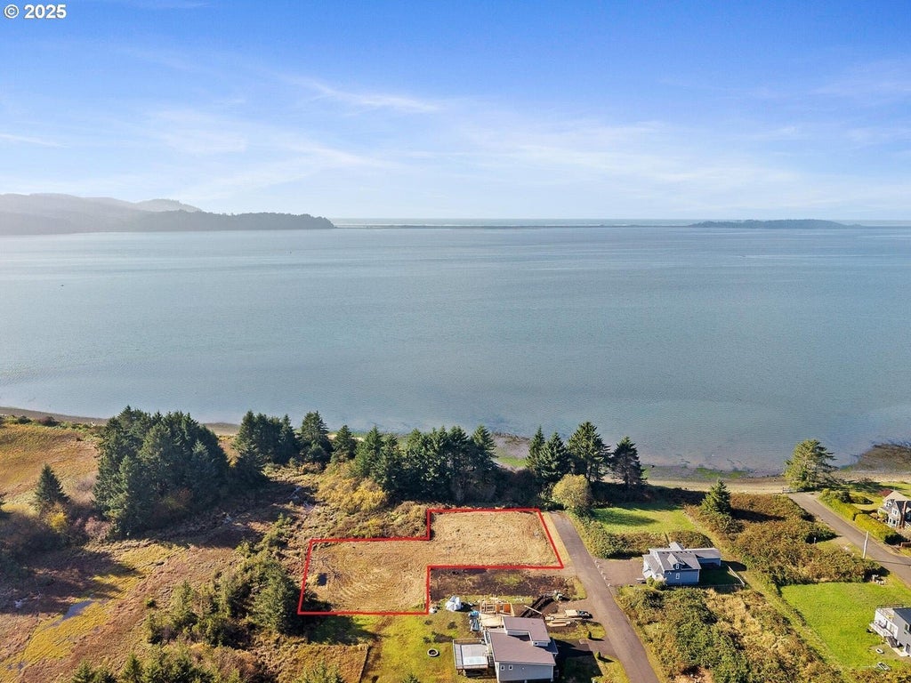 03500 Clam St, Bay City