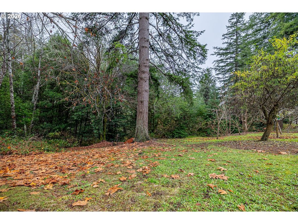 00 E 15th St, Coquille