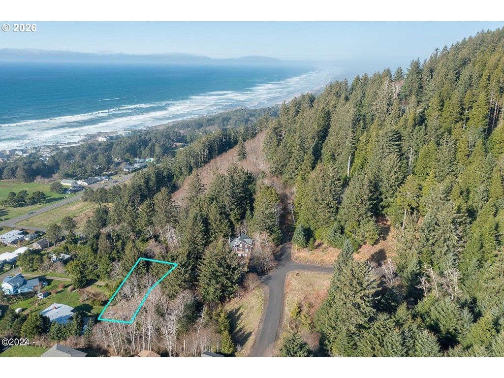 208 Chief Albert Dr, Yachats