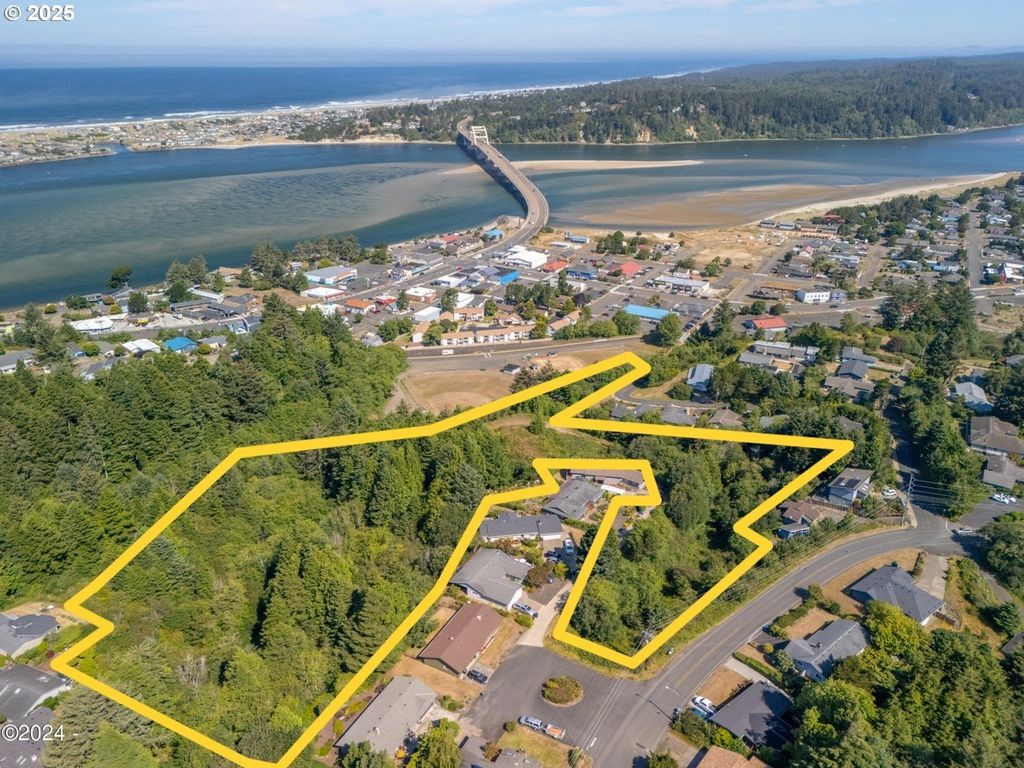 500 Cedar, Waldport