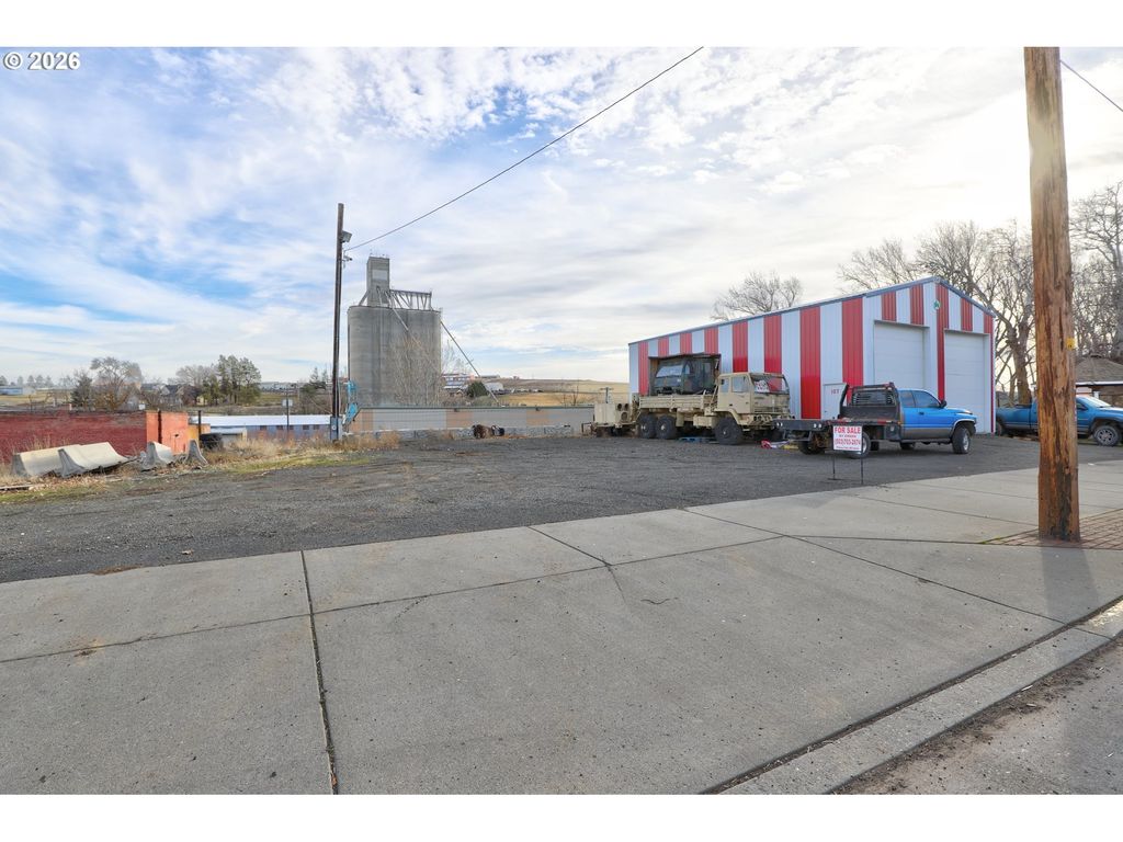 105 Main St, Moro