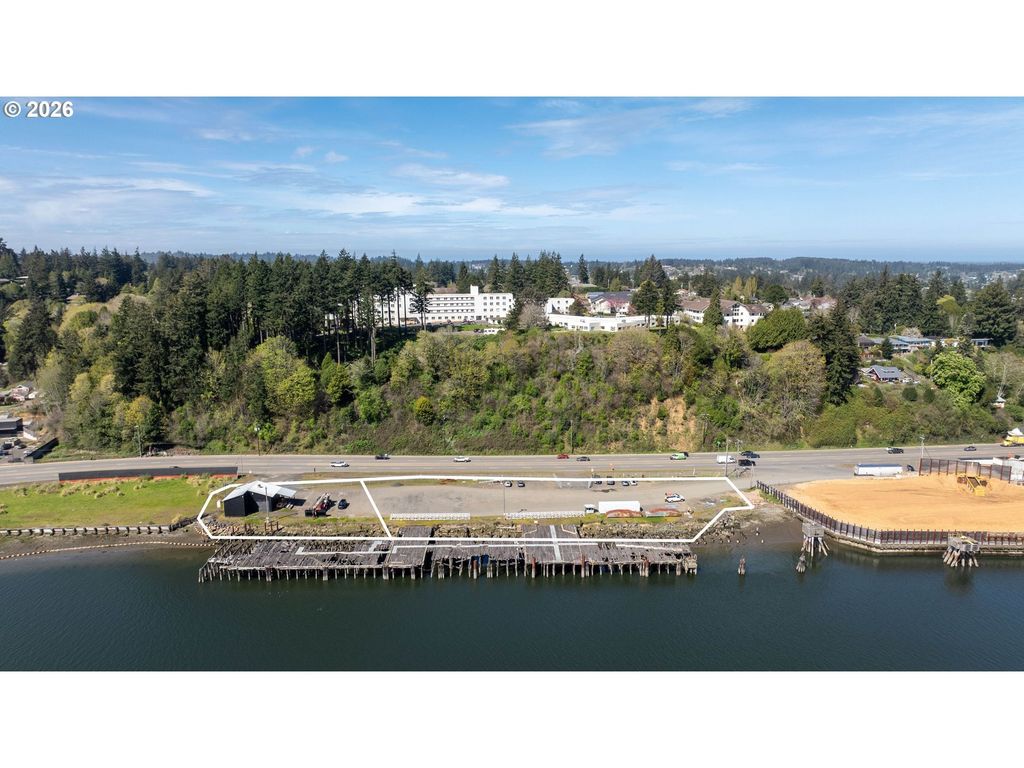 2580 N Bayshore Dr, Coos Bay