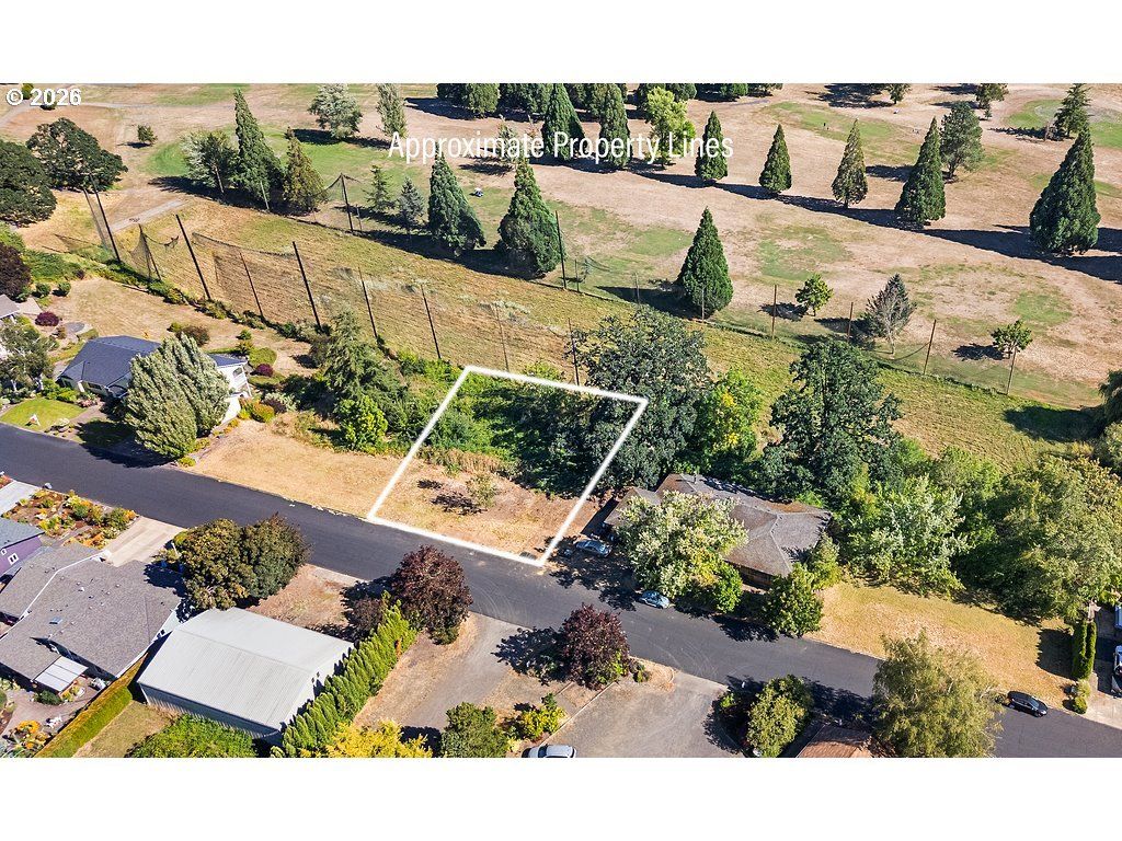 Sw Bayou Dr 700, McMinnville