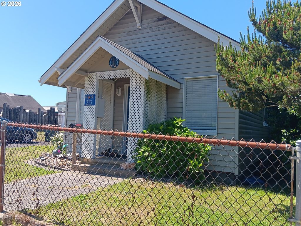 213 Nw Cliff St, Newport