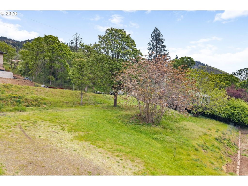 Lot Off Vine St, White Salmon