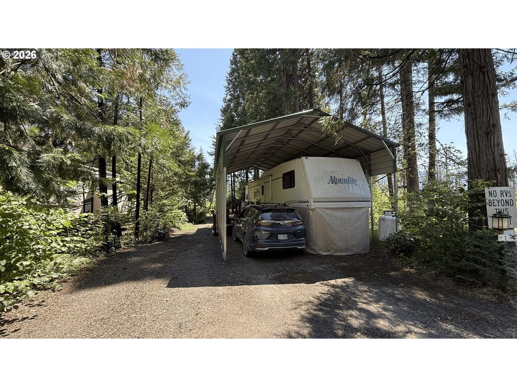 54432 Mckenzie Hwy 1, Blue River
