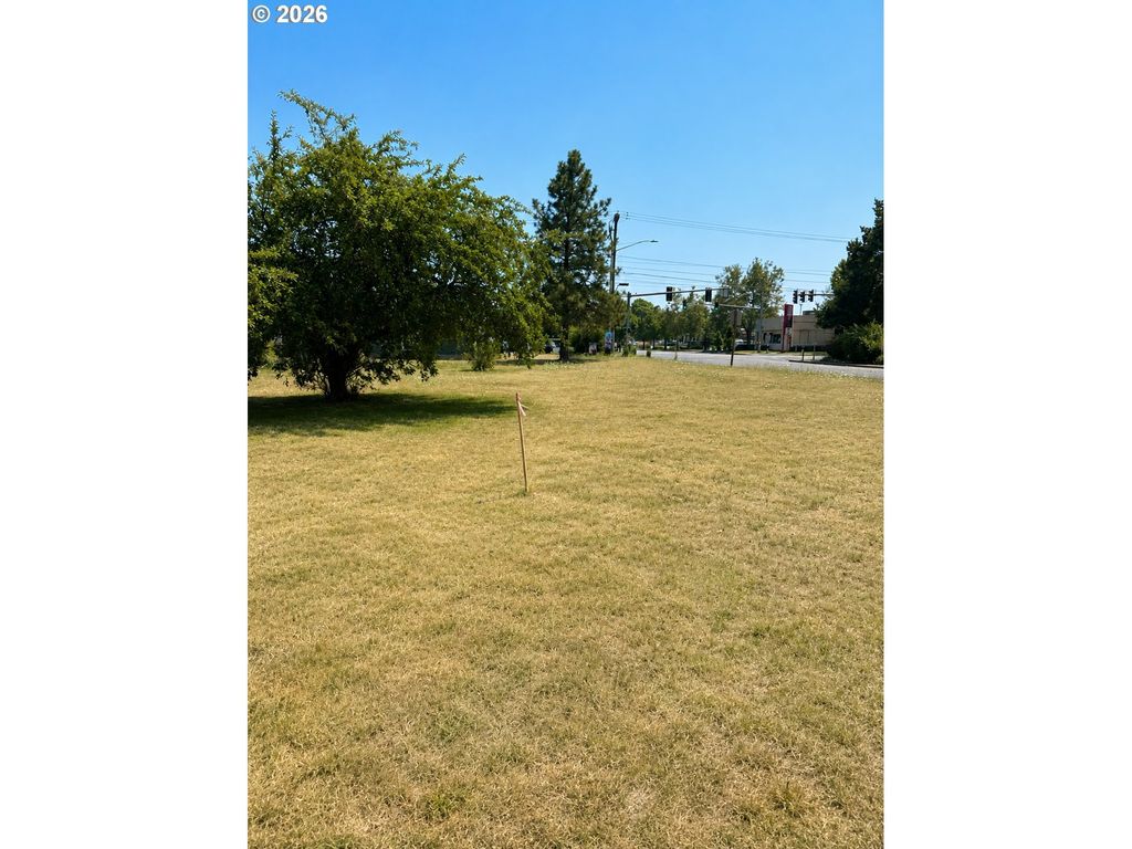 Royal Ave 3, Eugene
