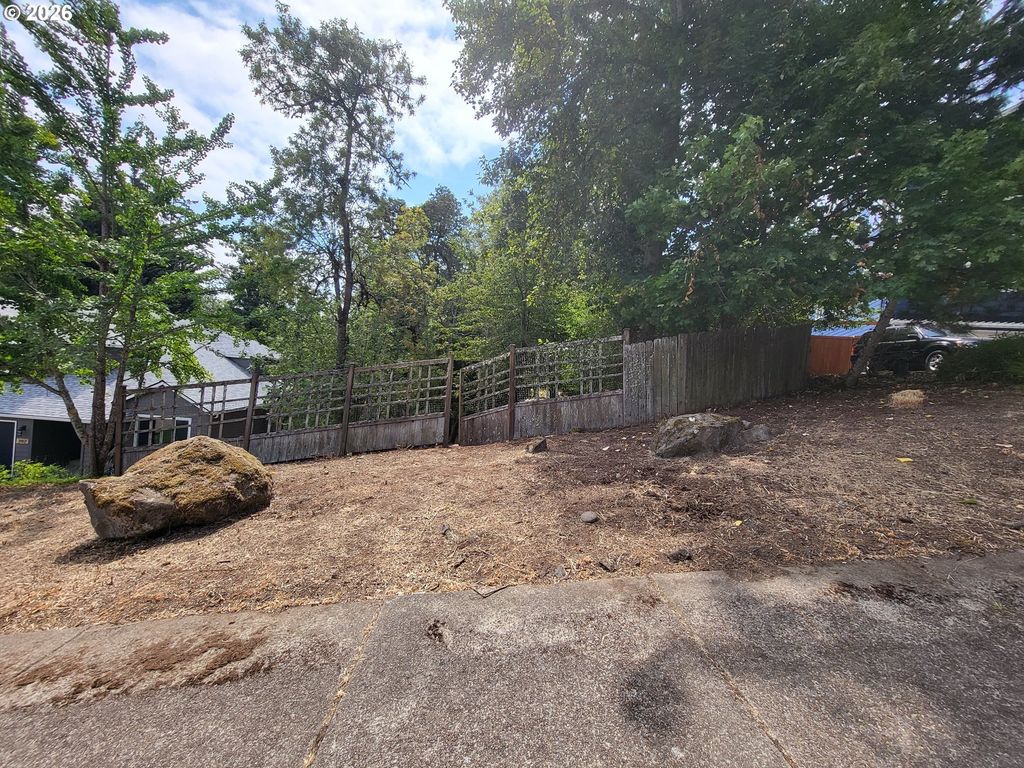 Dellwood Dr, Eugene